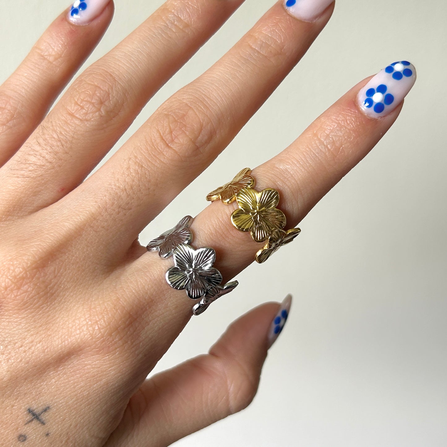 bloom kiss ring