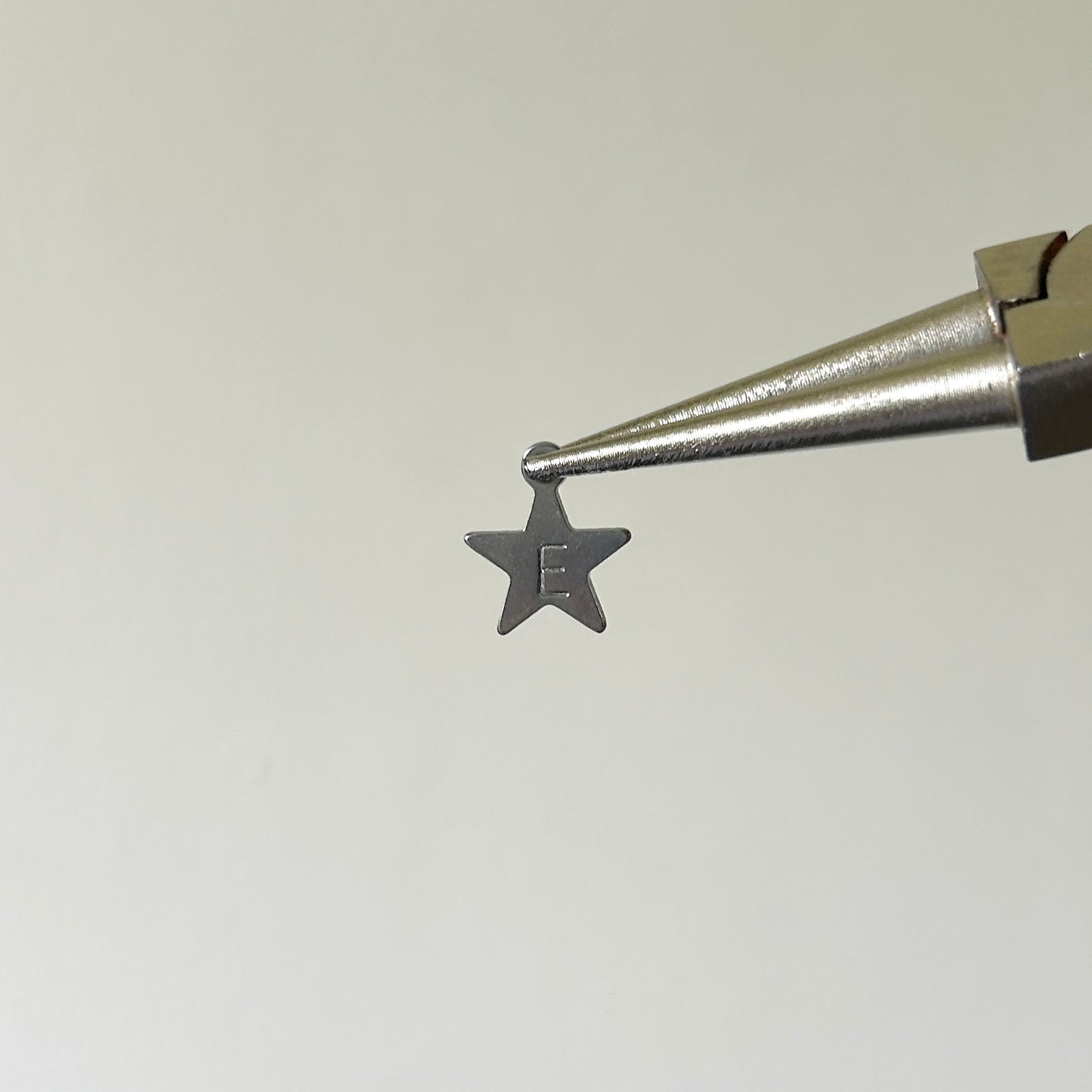 charm estrella con letra