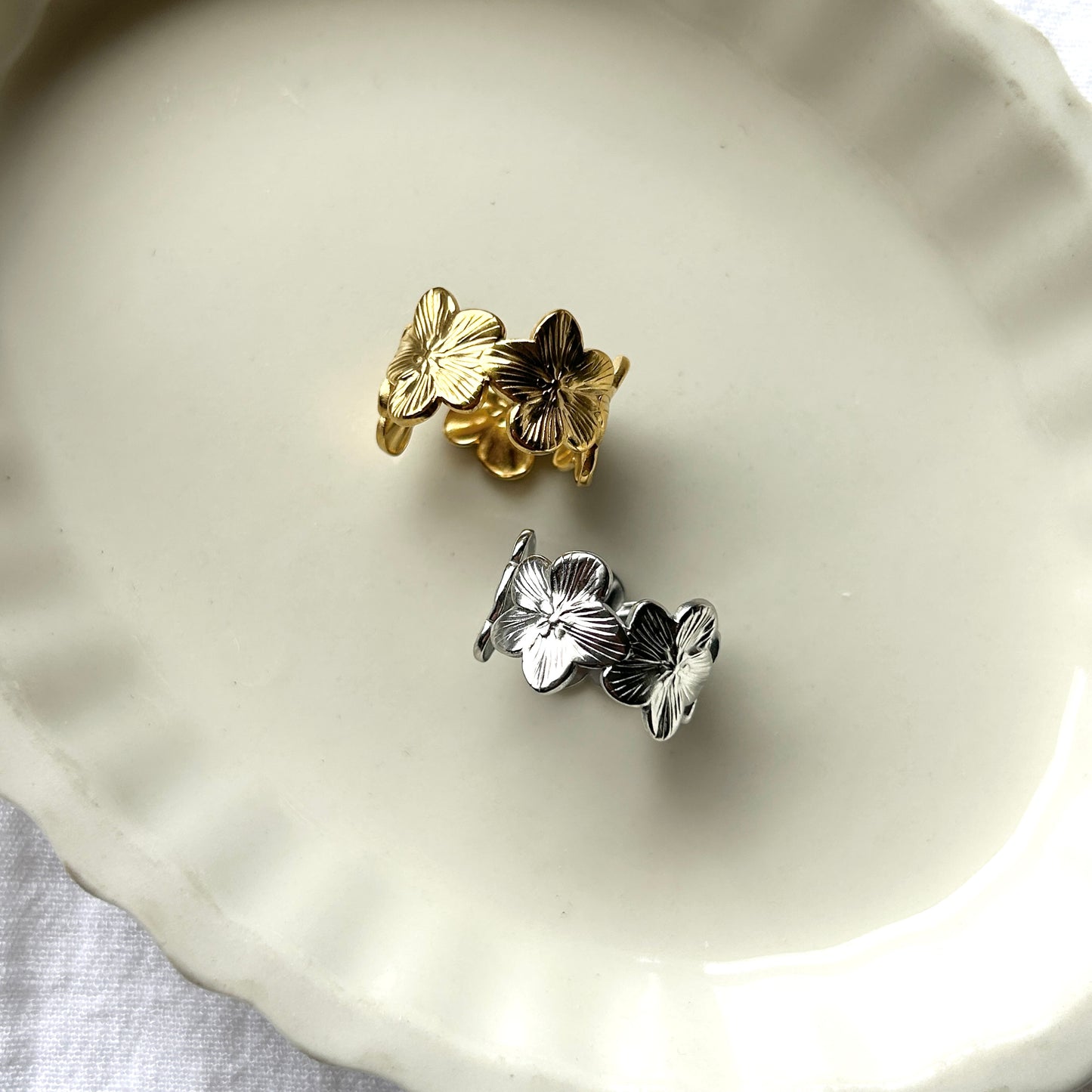 bloom kiss ring