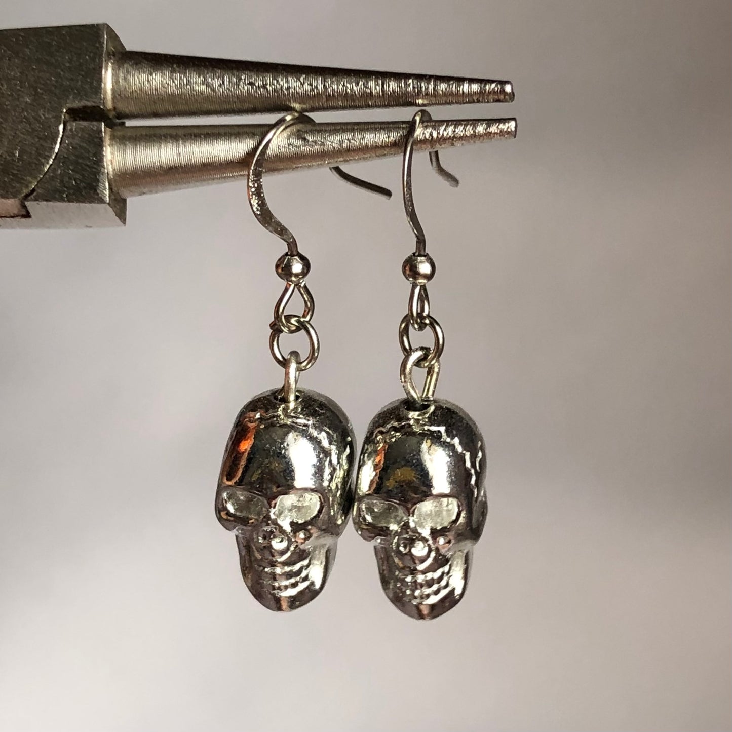skull earrings