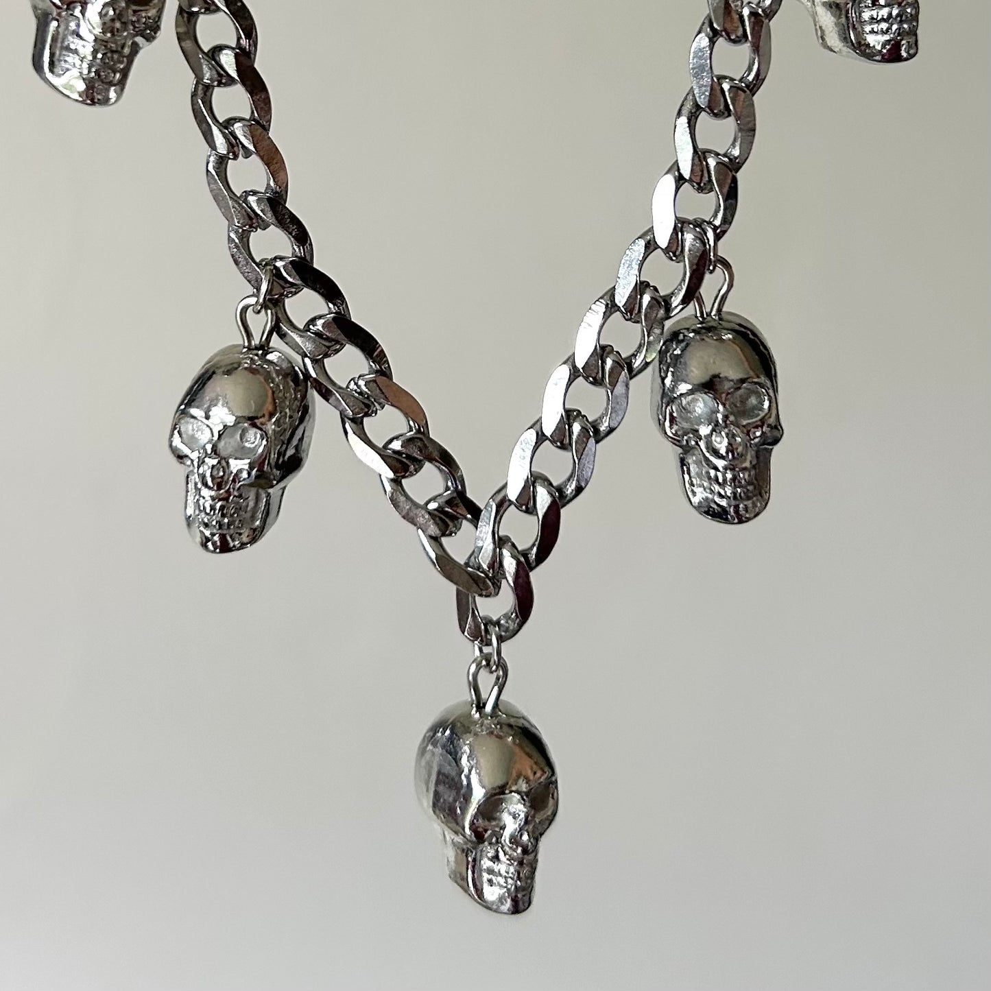 chunky skull necklace