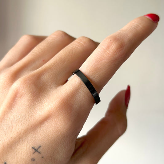 black simple ring